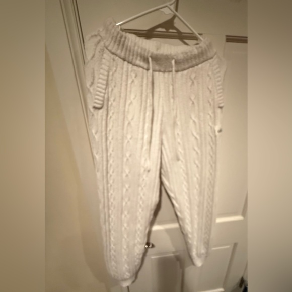 ALO Yoga Pants - Alo Yoga Cable Knit Winter Bliss Pant in Ivory Sweater Pants Small